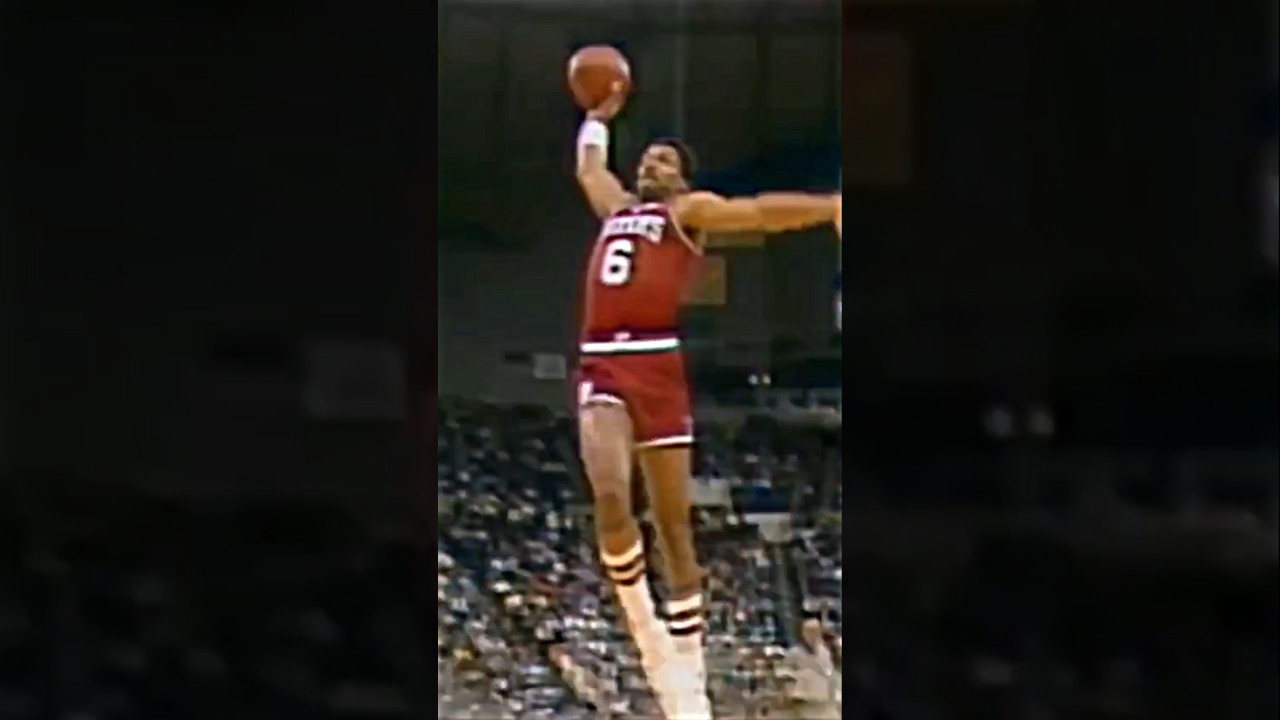 Julius Erving Re-create his iconic Free throw line Dunk 🥰🔥 #shorts