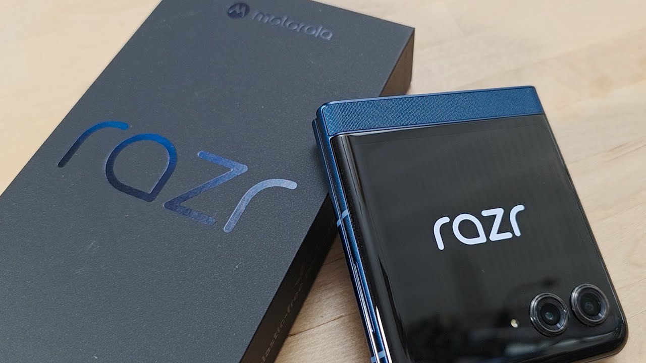 Moto RAZR 2025 // The BEST Foldable Phone for MOST People 👍
