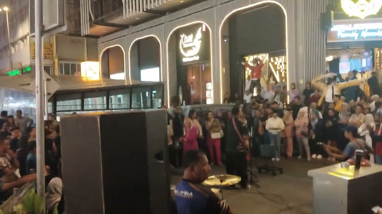 Seeing song at Malaysia ,Bukit Bintang 
