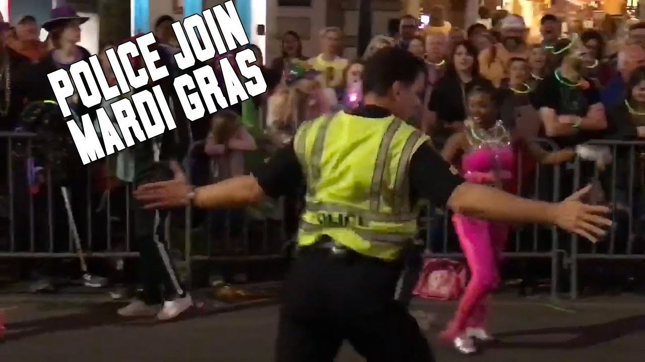 Mobile police officer joins Mobile Mardi Gras parade