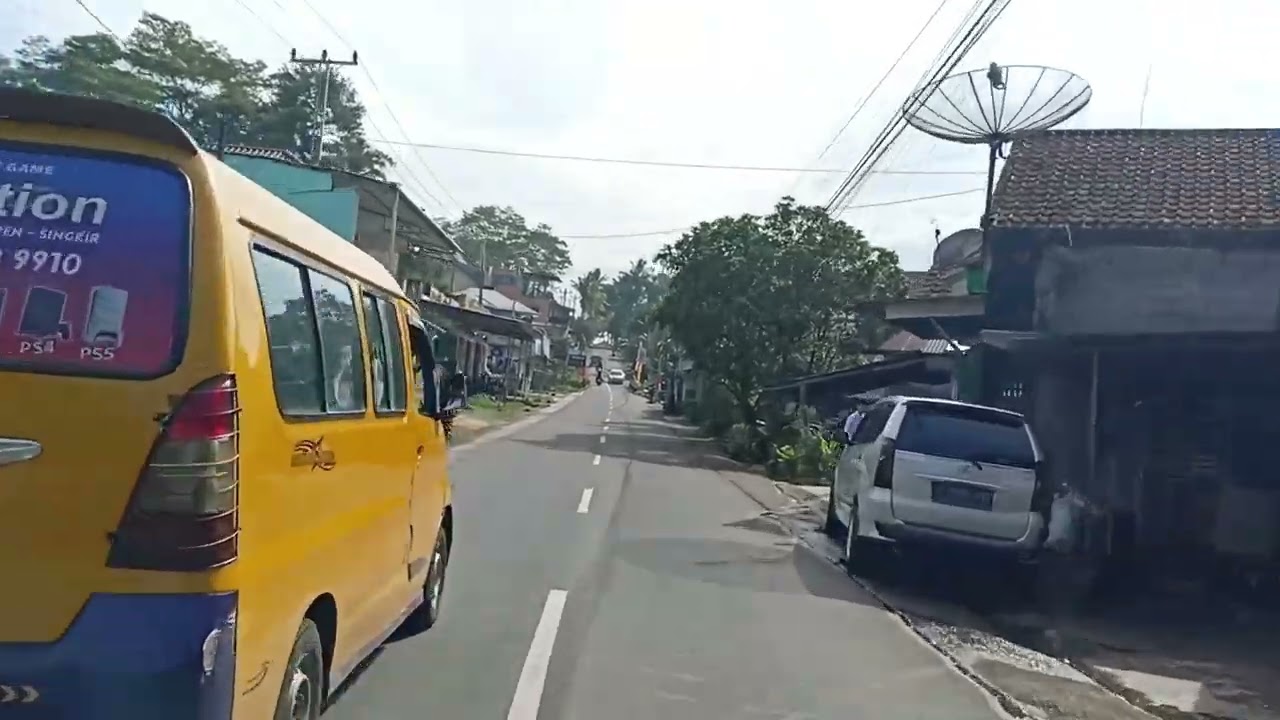 Jalan Leksono menuju stopan Selomerto Wonosoy