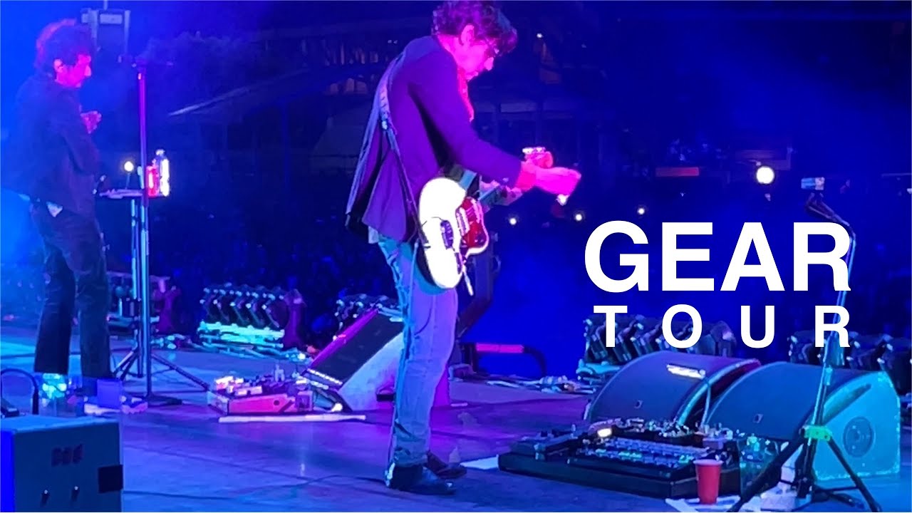 Gear Tour - Equipo de Sergio Acosta y León Larregui de @zoethebandtv desde el Estadio GNP