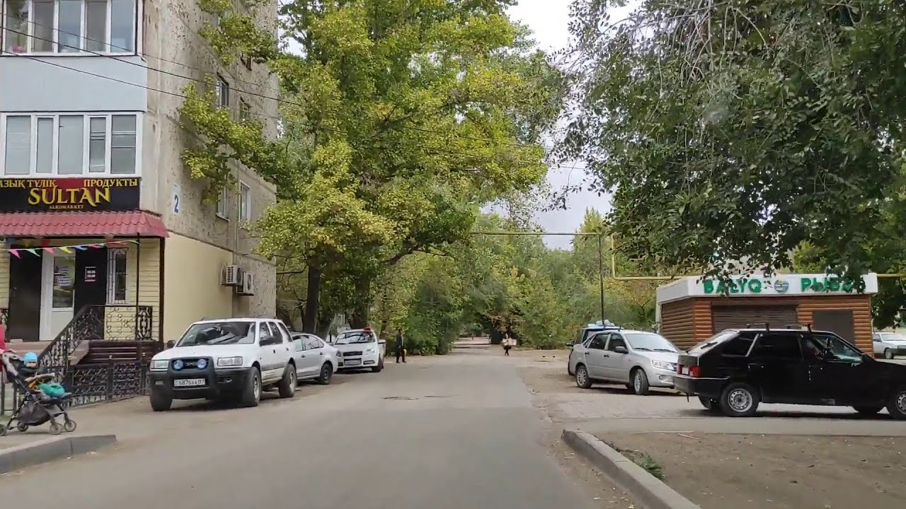 Переезд на Кожсырьевом. Актюбинская - Каратюбинская - бывший (5 мкр. Ларина). Уральск осень 2021
