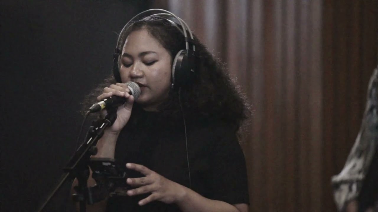 KRISNA TRIAS - LEBUR DI TELAN WAKTU LIVE AT SAE