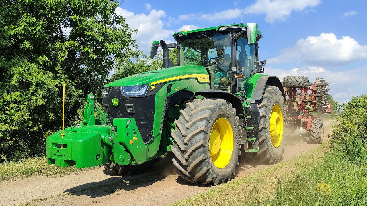 John Deere 8R 370 + Horsch Terrano 5 FM