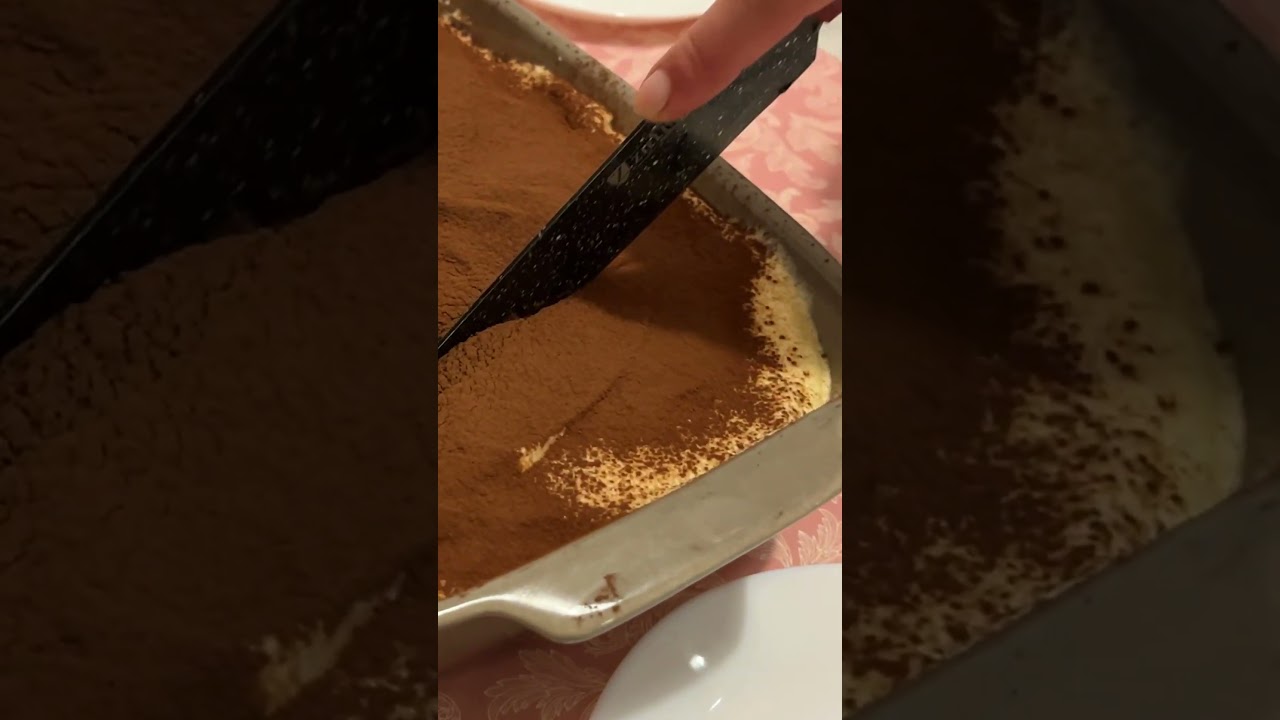 Dupa ce-l lasam la frigider cateva ore putem sa taiem tiramisul! Partea 19! #food #tiramisu #dessert