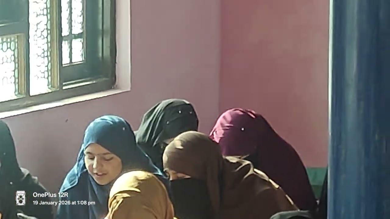 گلوں میں رنگ بھرے بادُ نو بہار چلے  چلے بھی آوہ کہ گلشن کا کاروبار چلے ۔فیض احمد فیض  