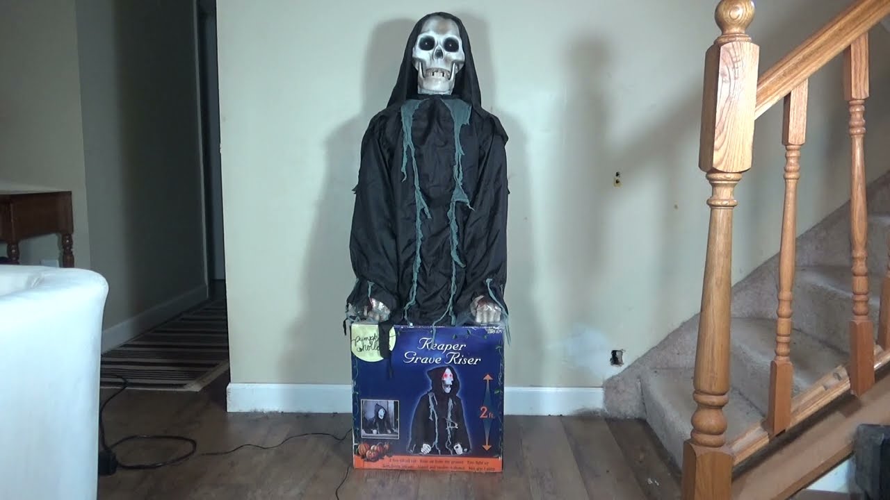 Gemmy 2012 Halloween Life Size Animated Reaper Grave Riser Up Chuck