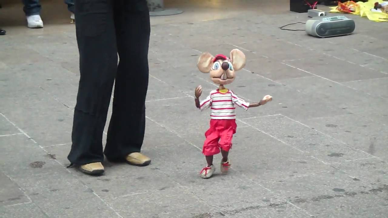 Burattino ballerino in Milano