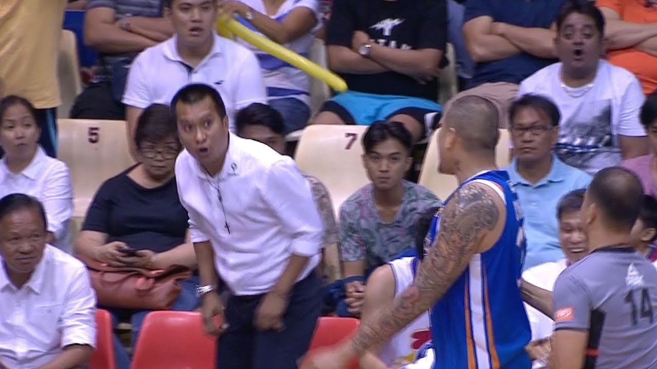 JR Quinahan and Coach Chito Victolero exchange heated words | PBA Philippine Cup 2018