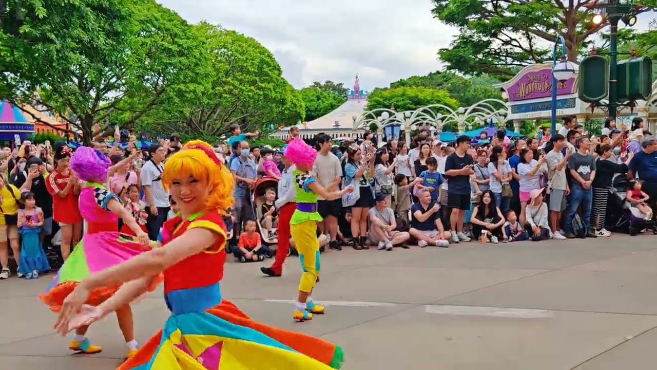 Friendtastic Parade - Hongkong Disneyland