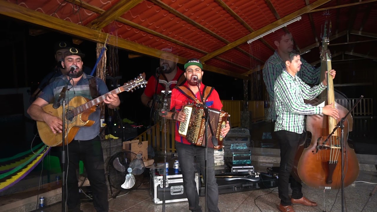 Luceros Jr de Badiraguato-Es Bonita y Es de Rancho (Video Oficial) En Vivo Con Tololoche