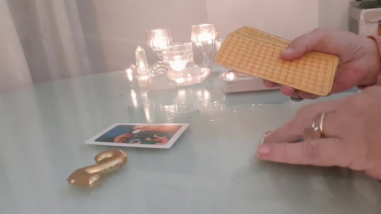 Ti VUOLE nella sua VITA?❤ Tarocchi motivazionali amore