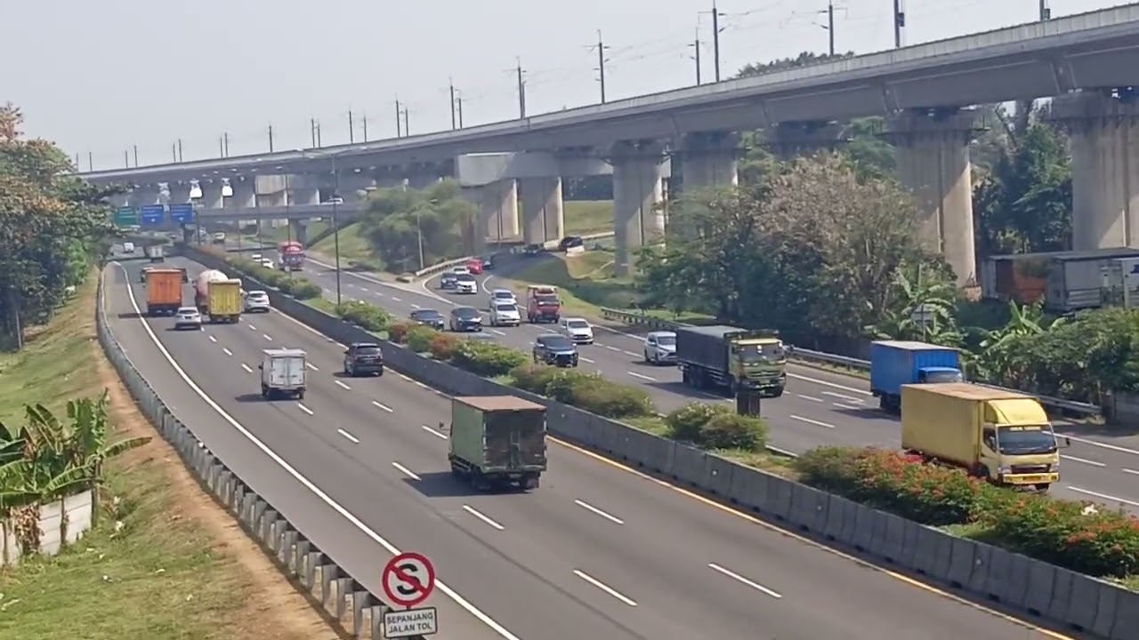 WOW! Habis Doa Ibu, Tak Lama Muncul Kereta Cepat Whoosh dan Langsung Ngilang Saking Cepatnya