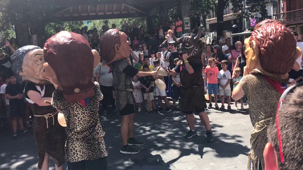 Errenteriako Buruhandiak dantzan / Cabezudos de Errenteria 2018