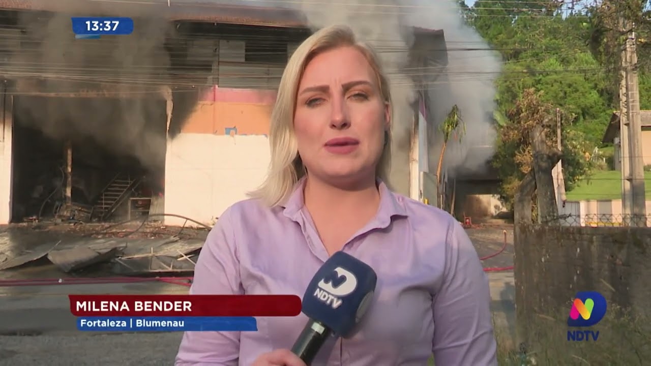 Bairro Fortaleza: incêndio destrói prédio com casa e empresa em Blumenau