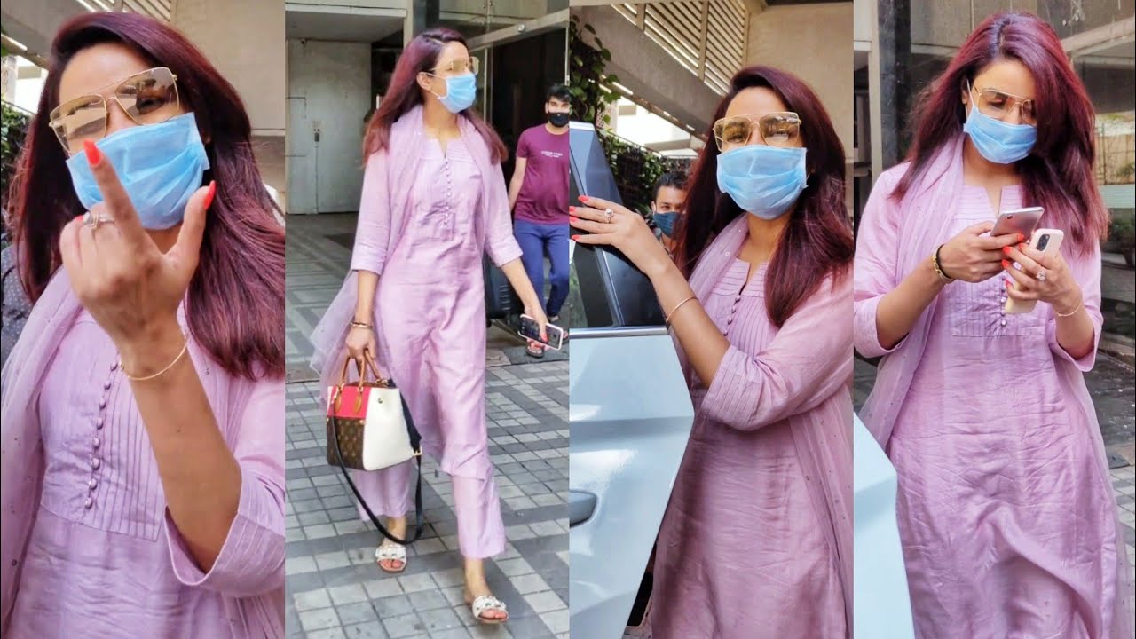 जास्मिन जी वोह आपकी कार देख्के रुका 😃📸 EXCLUSIVE : Jasmin Bhasin get's snapped in the City 📸