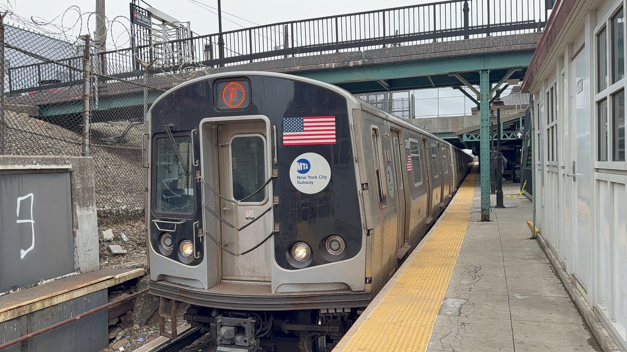 Railfanning at 9th av d train featuring f trains and a work train