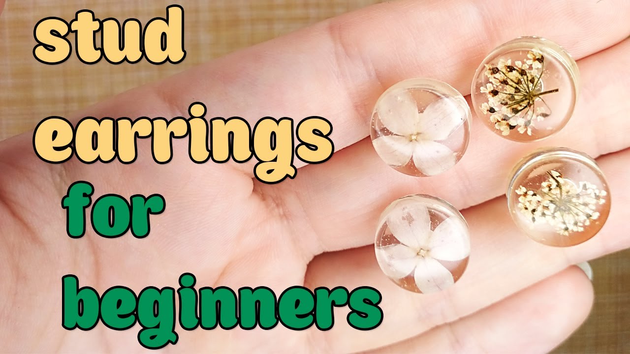 Stud earrings made of epoxy resin.Without mold.