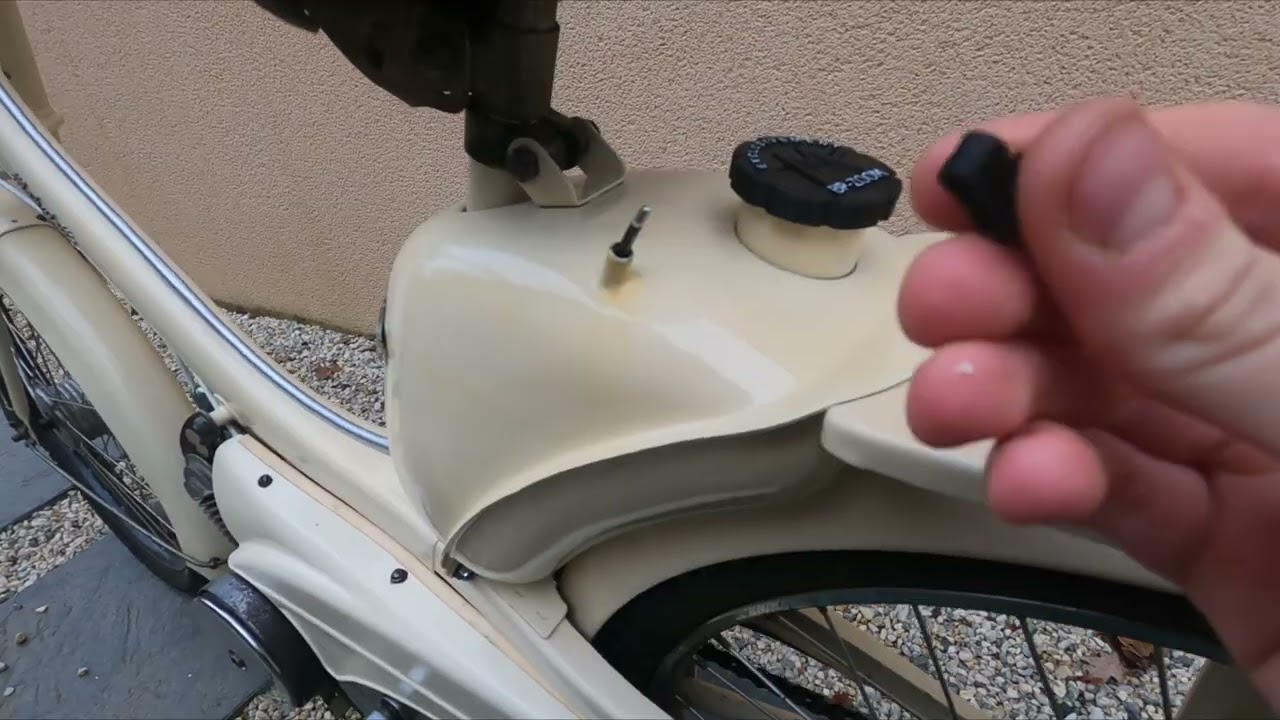 Refabrication de bouchon de réservoir Mobylette motobécanne AV44