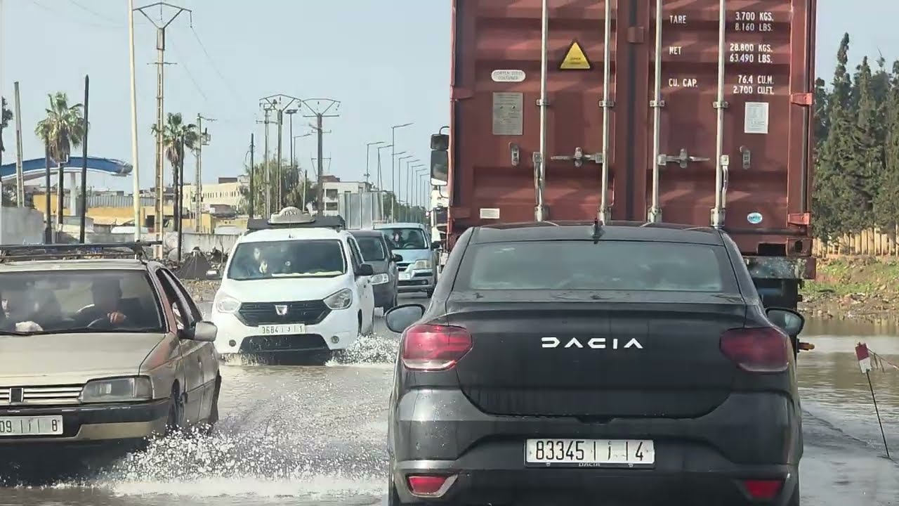 أشغال شارع الحسن التاني بمدينة الصخيرات تتحول الى نقط سوداء وها التفاصيل وها فين وصلات الأشغال 👍🤕🤕