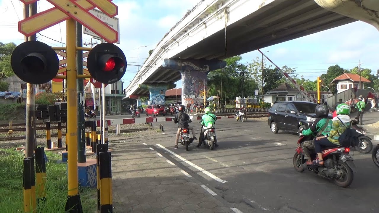 Kompilasi Perlintasan KA Yogyakarta 1