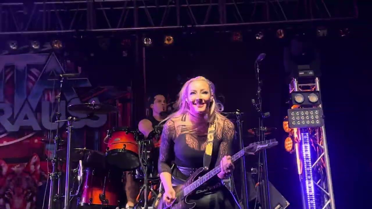 Nita Strauss 