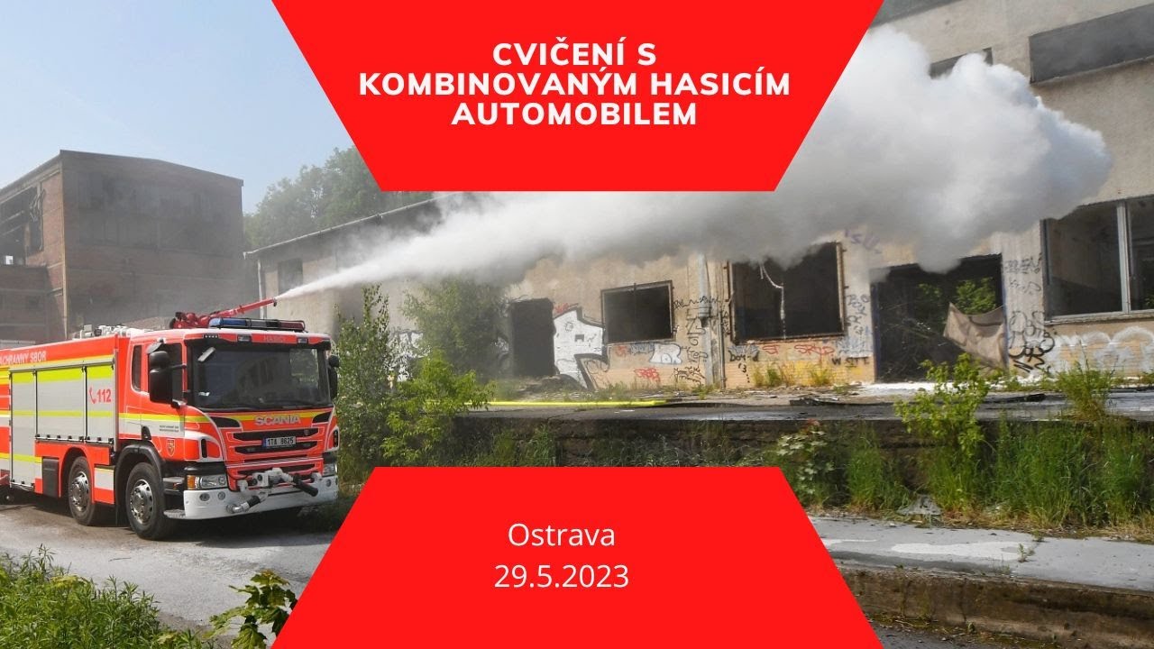 Osmikolový kombinovaný hasicí automobil Scania při výcviku dodal prášek i pěnu, 29.5.2023