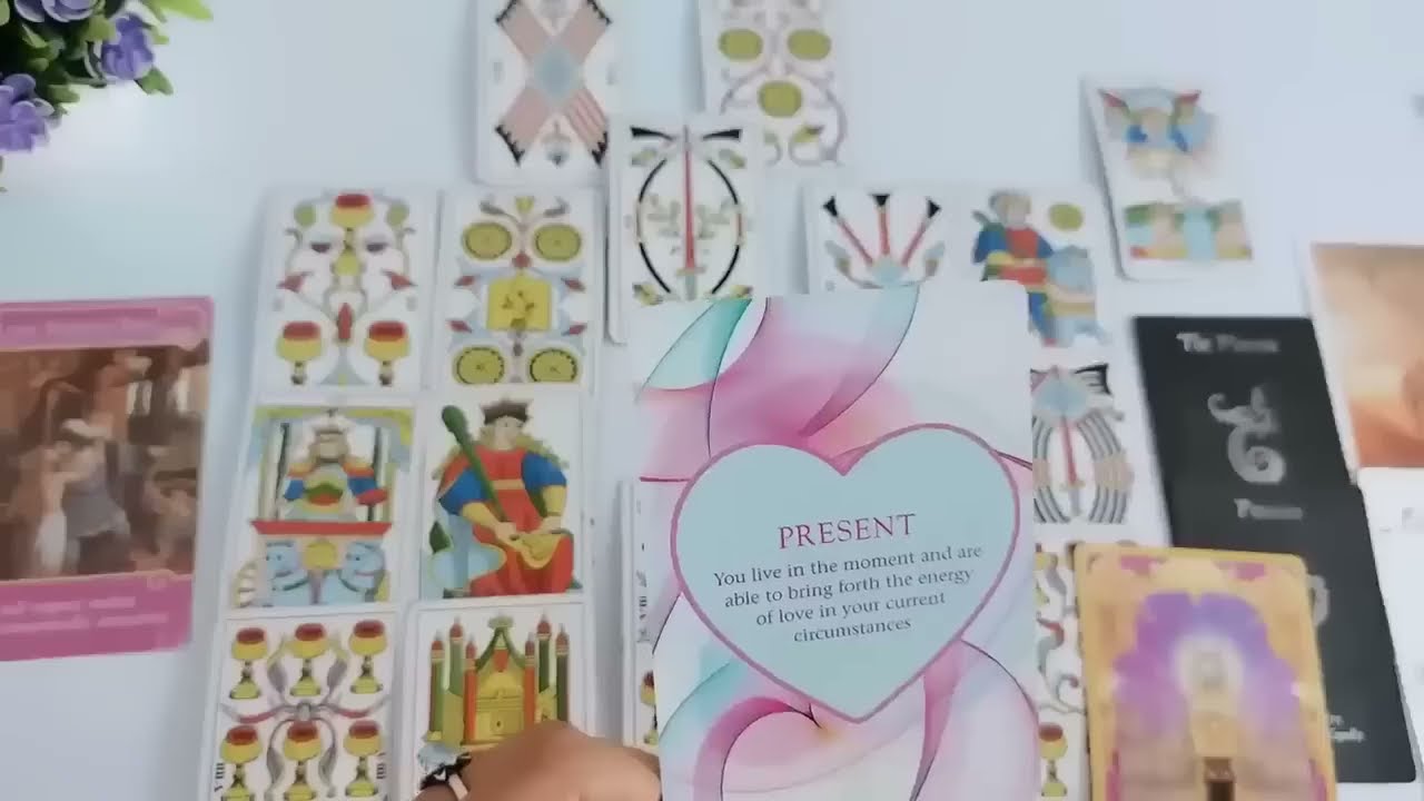 تاروت برج الدلو الحبيب لا ينام من كثر التفكير فيك 🤩