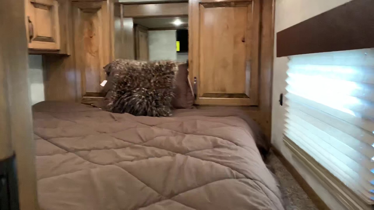 2020 4-Star 4 Horse 15&rsquo;6 Trail Boss Living Quarters w/10&rsquo; Slide Out, Side Load, Full Rear Tack