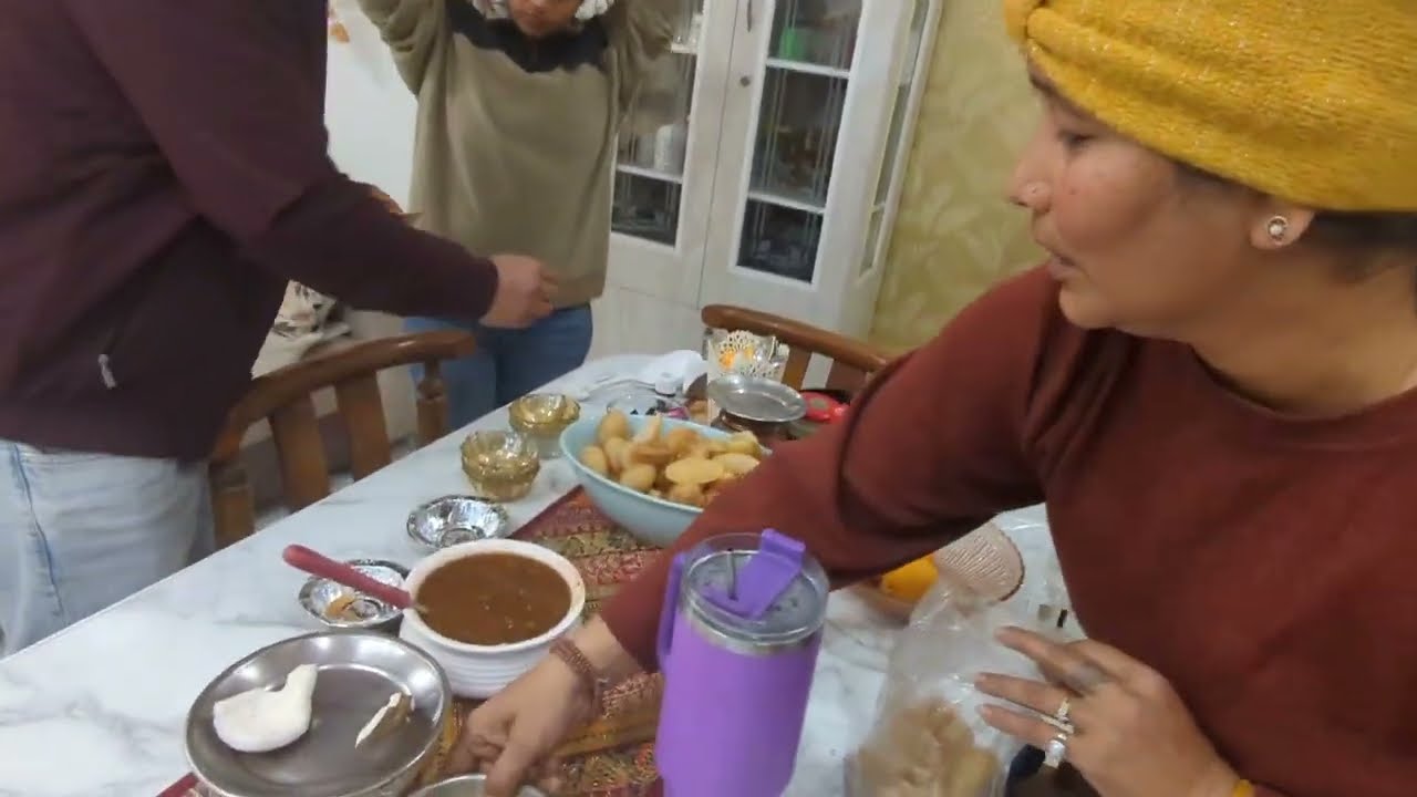 Pehli baar apni didi-jija ji ke ghar gaye hum.😃 Look how she welcomed us. Her home tour and food.🏠🌻