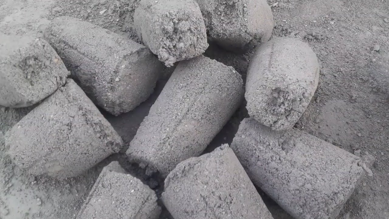 Crunchyr rolls dry crumbling over floor+water tub ASMR video💯🔥📸💦