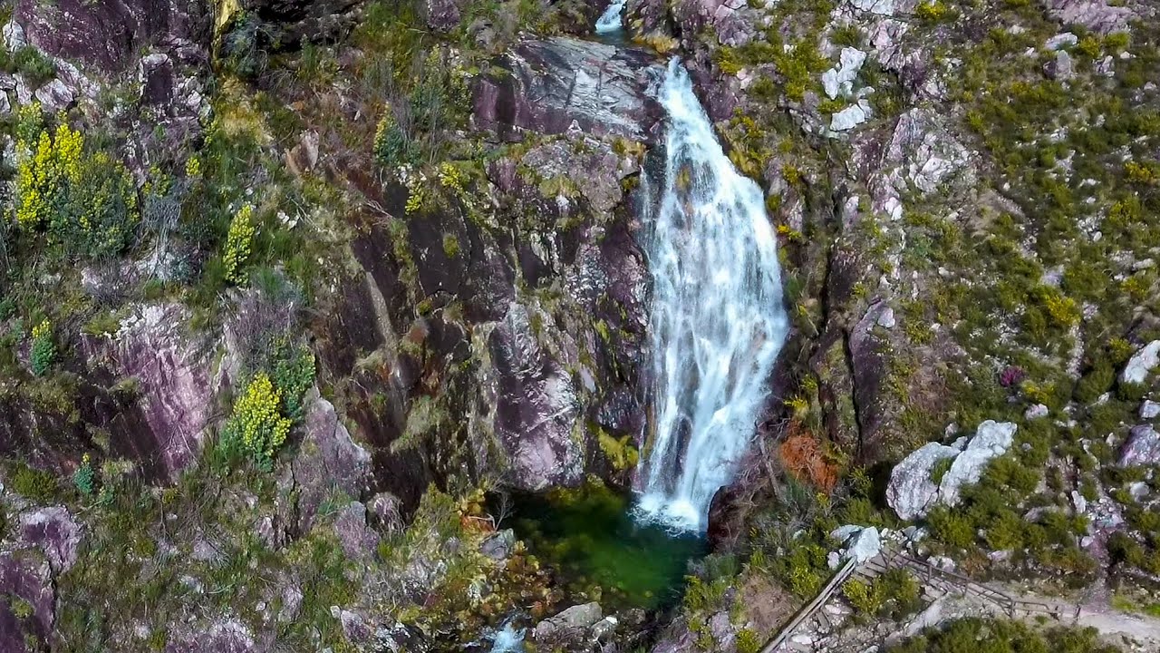 FERVENZAS DE TOURÓN E POZAS DE MELÓN a vista de dron