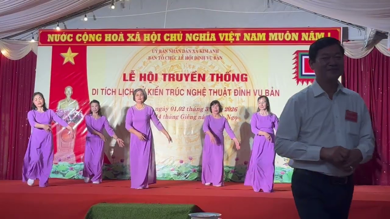 Múa gửi về quan họ do đội VN Chợ Hội. Giao lưu Đình Vụ Bản 13 tháng giêng Bính Ngọ !