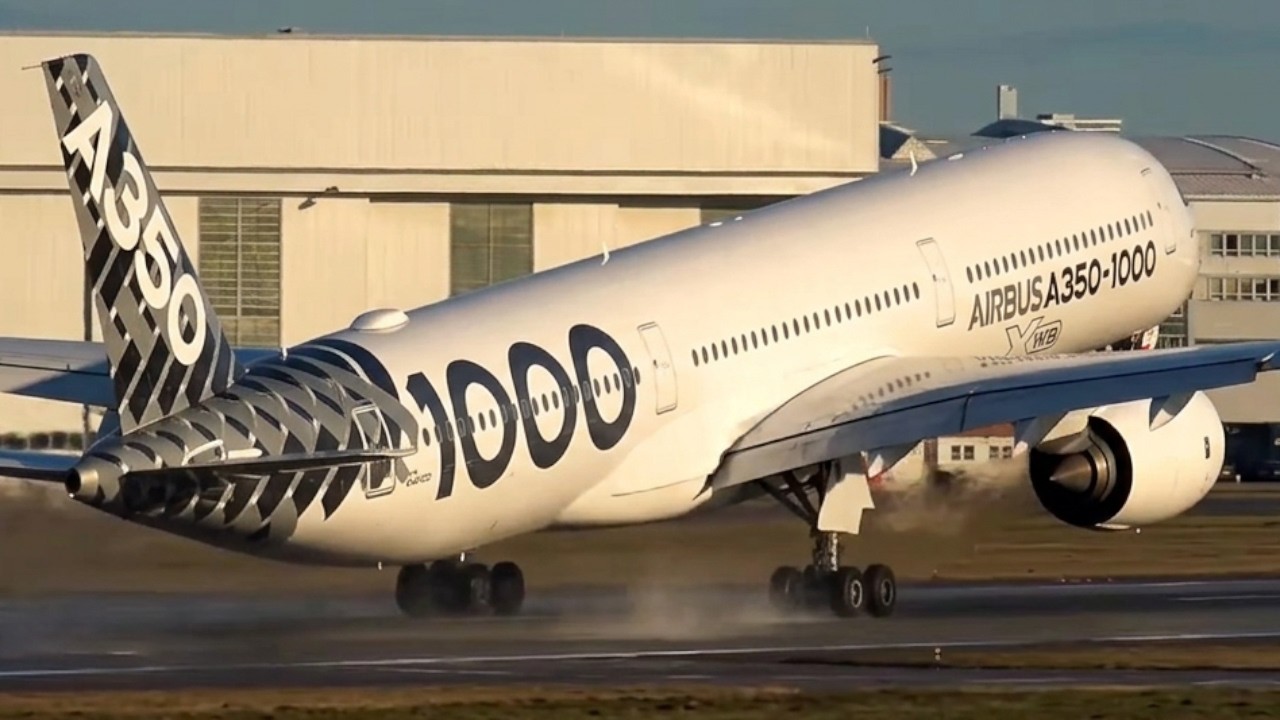 STUNNING AIRBUS A350-1000 Take Off from Hamburg Finkenwerder Airport!