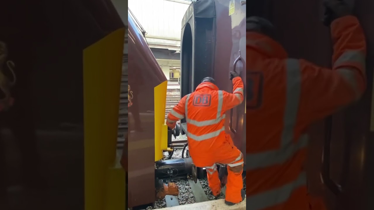 British Rail Class 67 67 021 coupling up to the Pullman coaches at ￼ London Victoria #britishrail