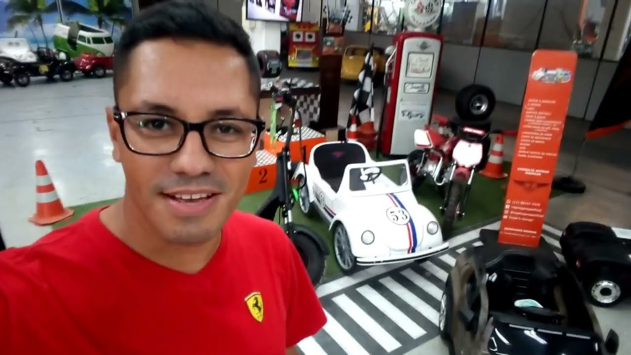 Mostrando a fábrica de mini carros @rogersgarage7322