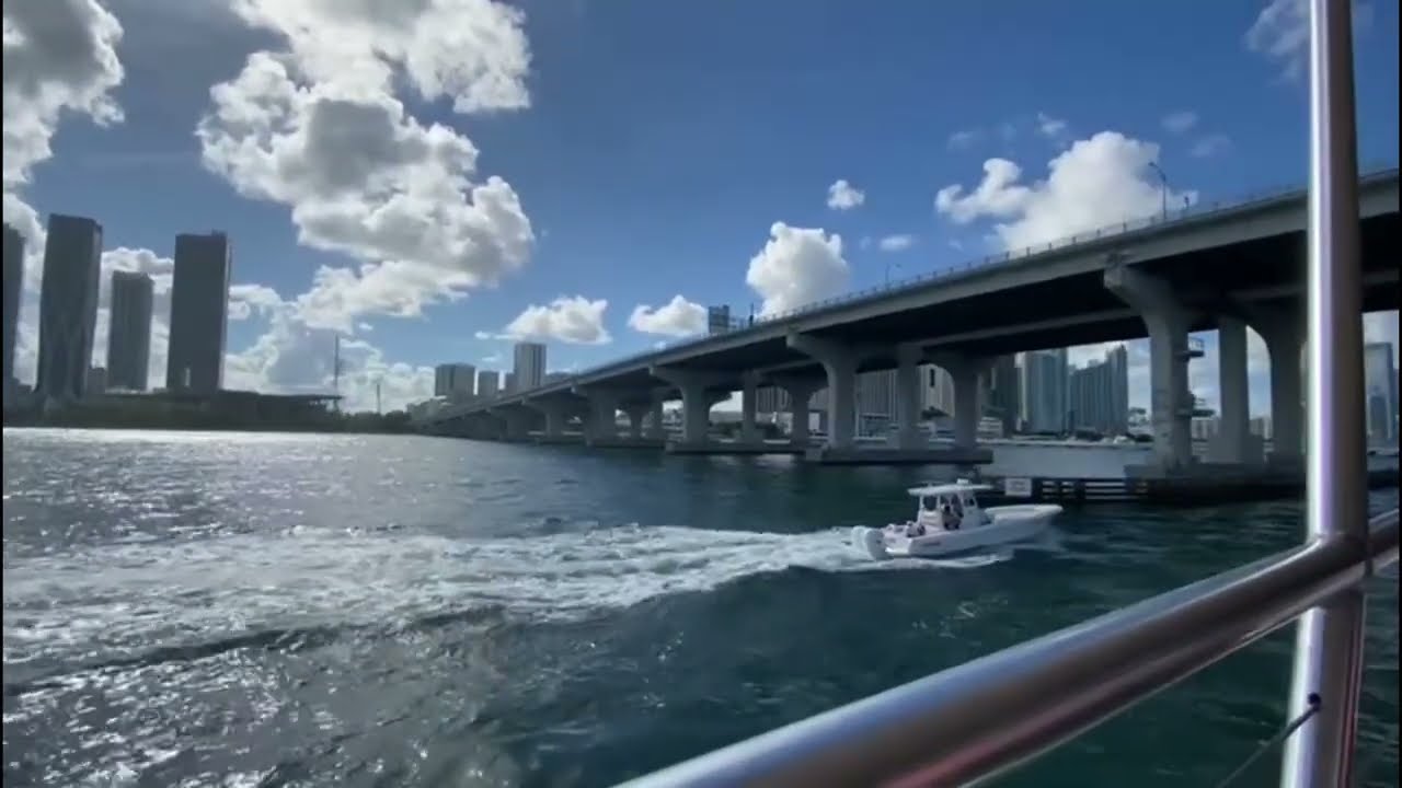 Miami Bay Cruise and billionaires' Vacation Homes: Sep 2022
