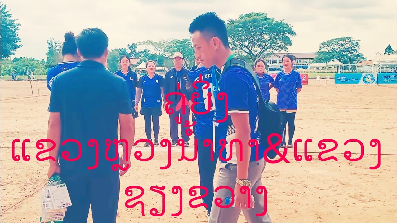 Ob tus ntxhais luam nab thas & ob tus ntxhais xeev kuam