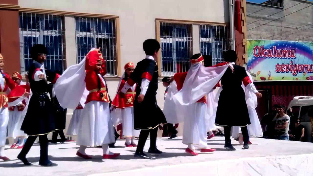 Gaziantep-Şehitkamil Kıbrıs ilkokulu-ortaokulu 23 Nisan MUHTEŞEM KAFKAS DANSI