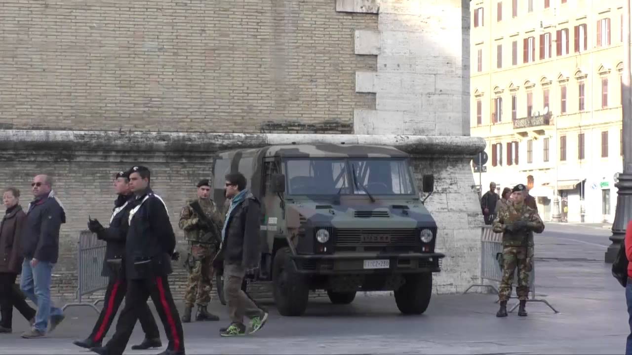 Roma blindata, l’esercito in strada nei luoghi sensibili