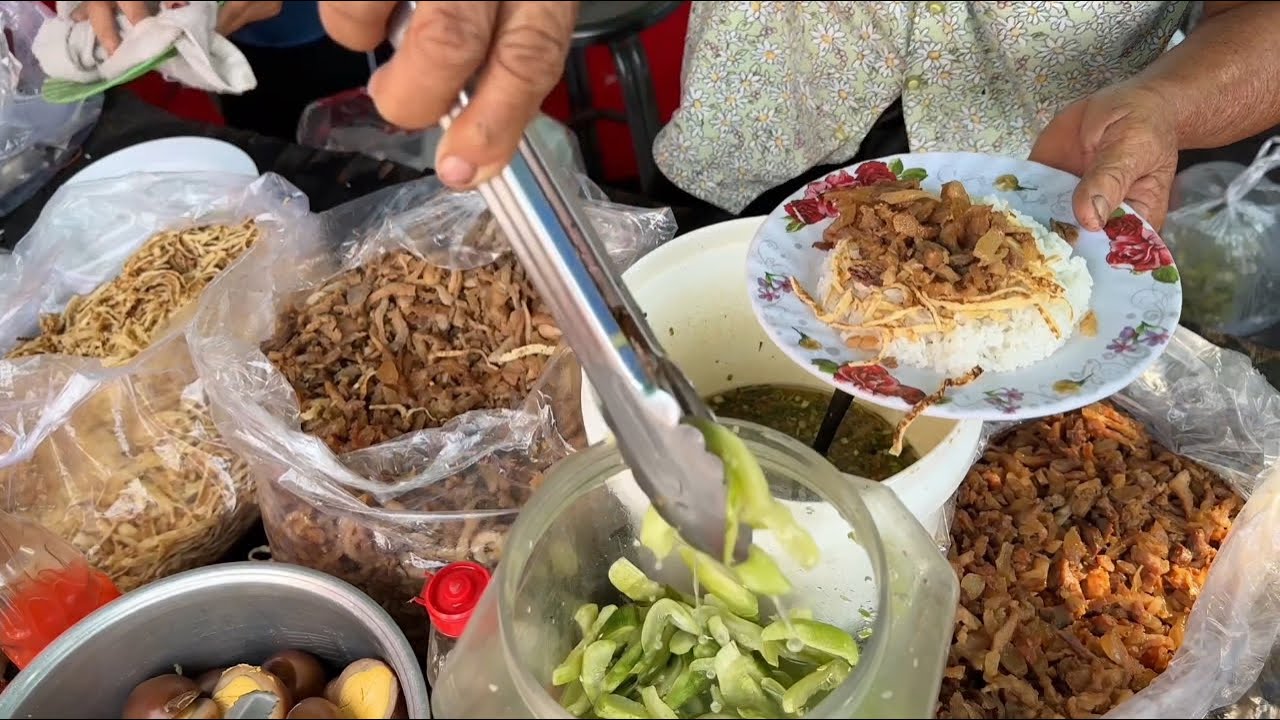 I Have Been Eating At These Places For Years/ Cambodian Street Food in Phnom Penh City, Cambodia