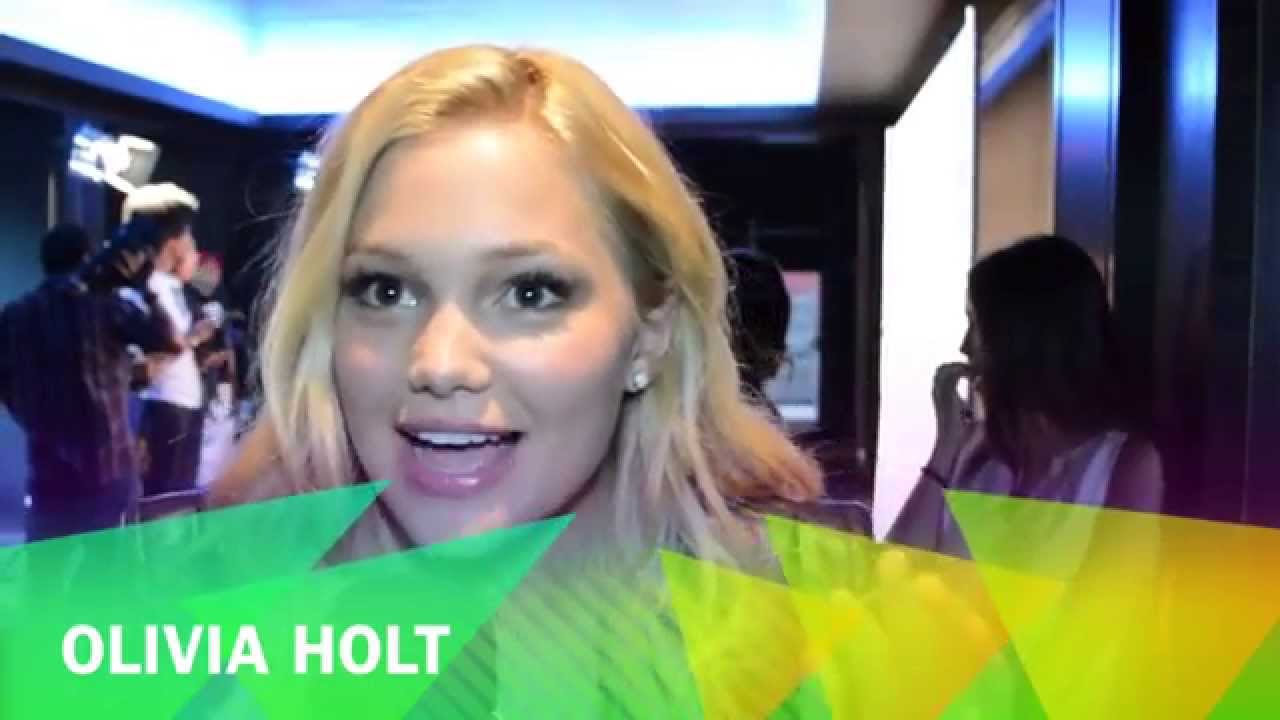 Young Hollywood shares their favorite memories from Father's Day!