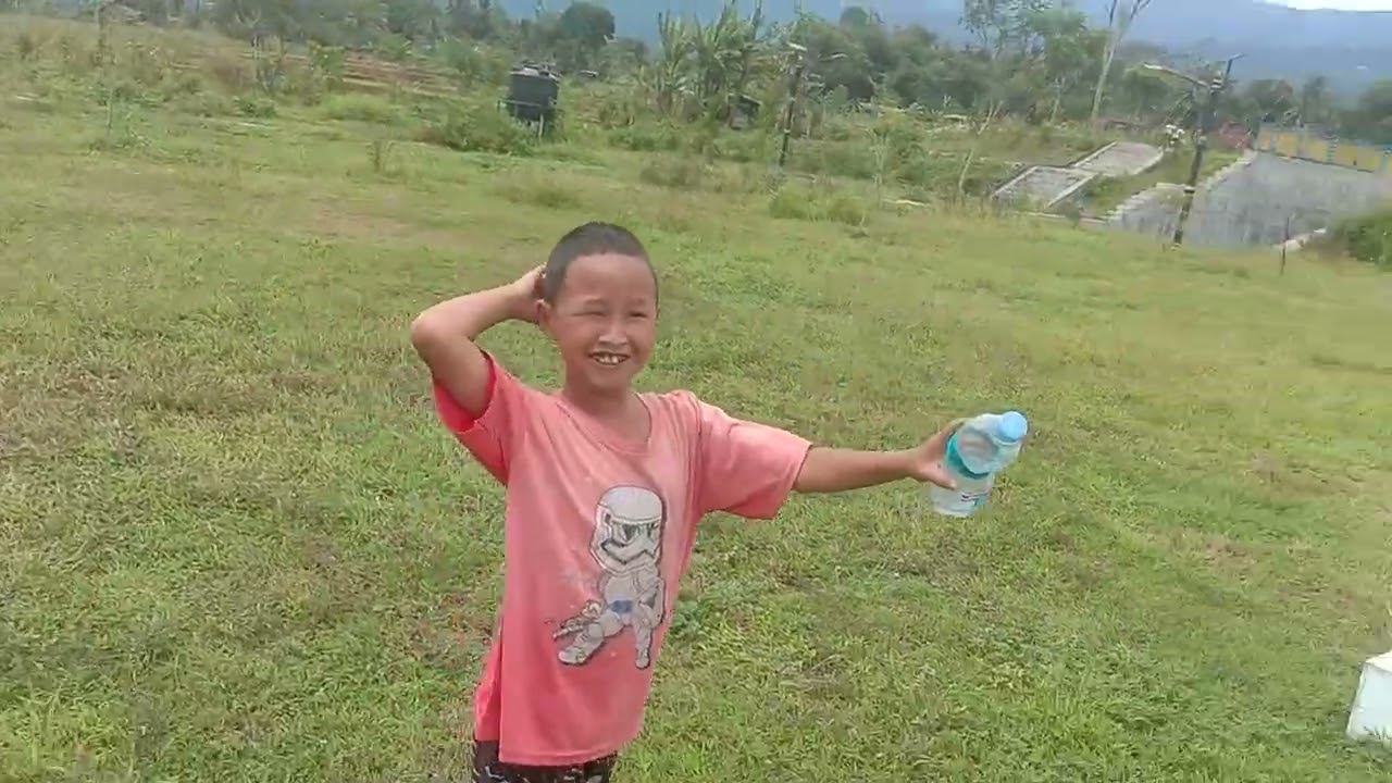 Main layangan Di embung 