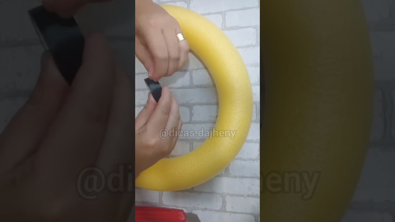 SUPER EASY CHRISTMAS GARLAND TO MAKE!! 🎄 #christmas #diy