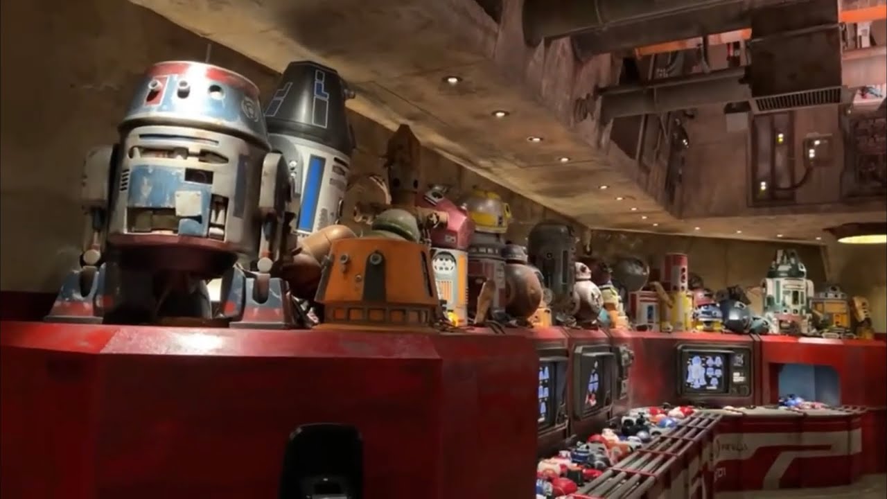 Building a Droid at Droid Depot in Galaxy’s Edge ✨