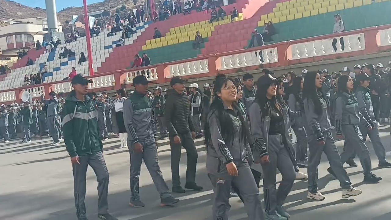 Primera Fusión banda de Bronce y Autóctona Jorge Oblitas  en los 200 años de BOLIVIA parte 2