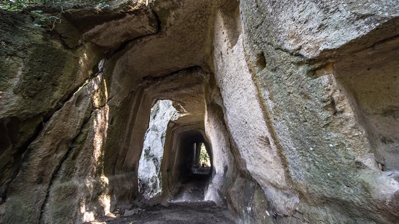 Le vie del tufo: da Grotta Oscura a Pietra Pertusa