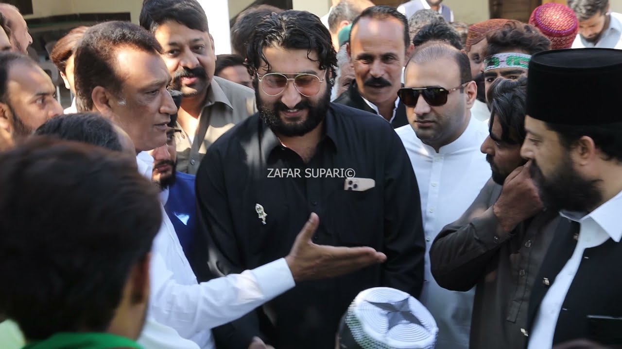 ZAFAR SUPARI hazri BARI IMAM with PEER SYED ALI GILLANI BARI IMAM