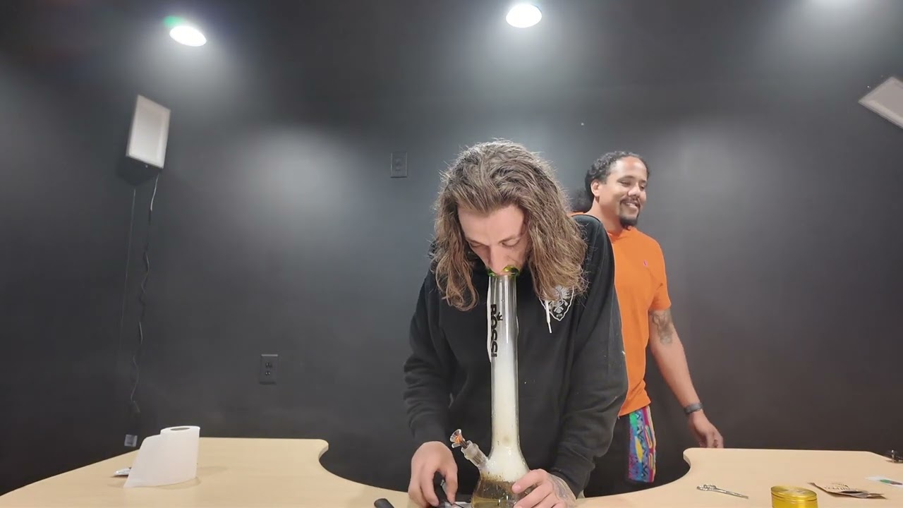 BONG BATTLE WITH BORO
